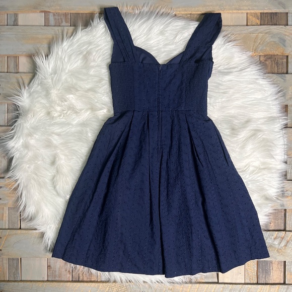 Like New [Lilly Pulitzer] Navy Blue <Cyndi> Eyelet Midi Dress | 00 · XXS - Picture 3 of 16